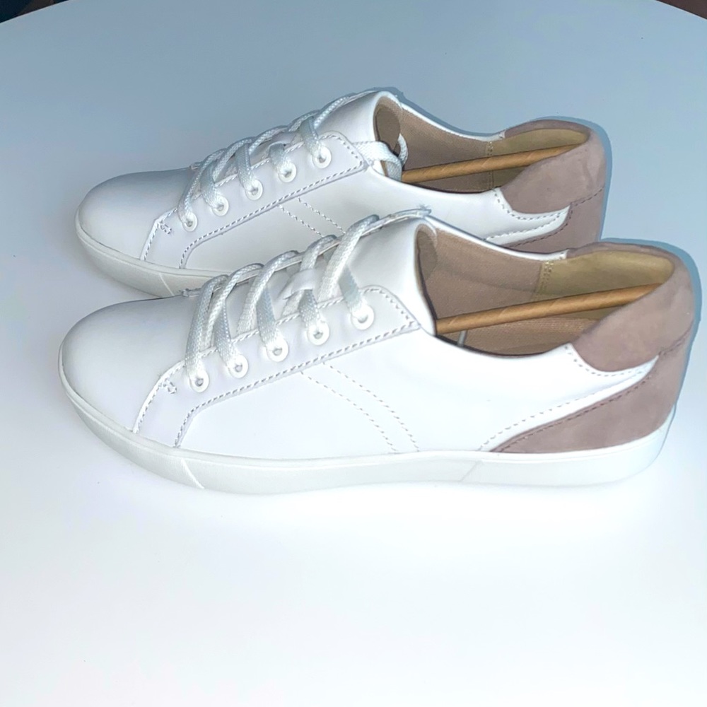 Naturalizer Women’s Morrison Sneaker